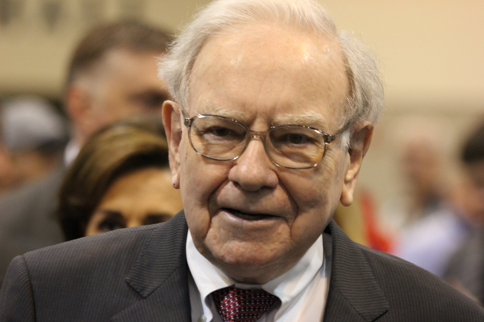 "Warren Buffett's AI Investment Strategy: The Magnificent Seven Stocks"
