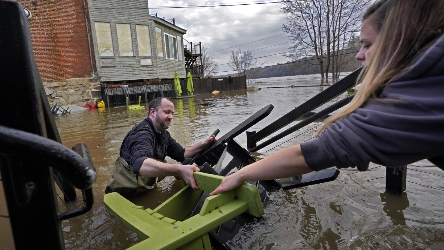 Featured image for Northeastern US Storm Causes Widespread Power Outages and Flooding