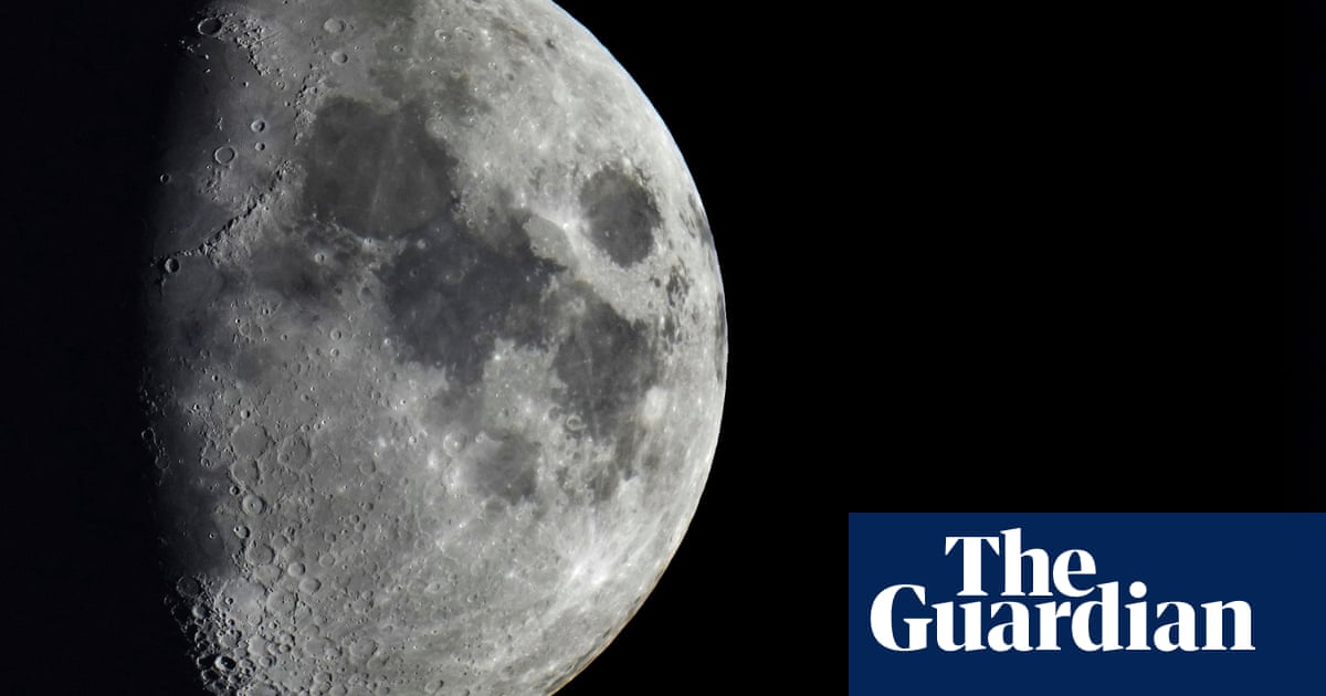Moon's Glass Beads and Lunar Soil Hold Billions of Tonnes of Water, Chinese Scientists Discover