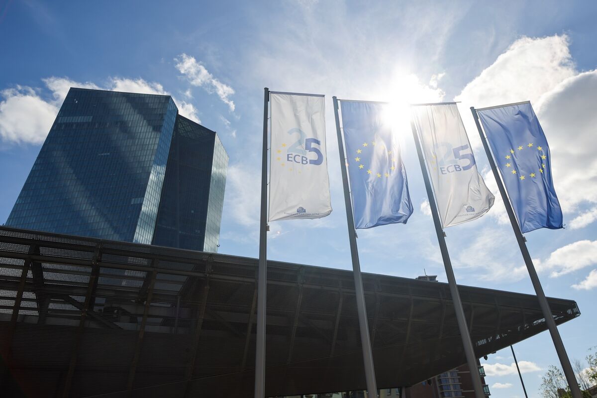 Featured image for ECB Signals Imminent Rate Cuts Amid Global Market Reactions