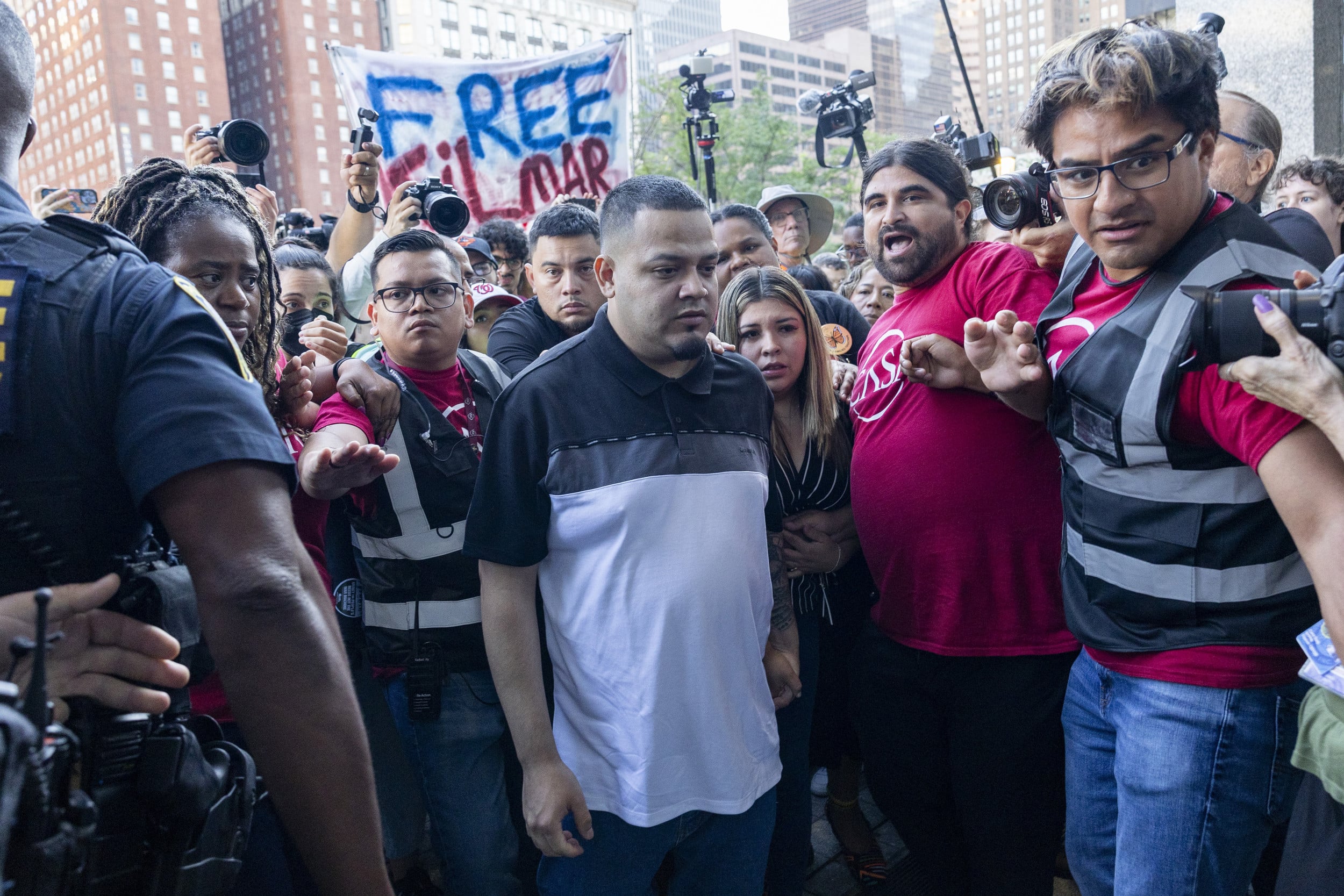 Featured image for Judge Temporarily Blocks Deportation of Kilmar Abrego Garcia