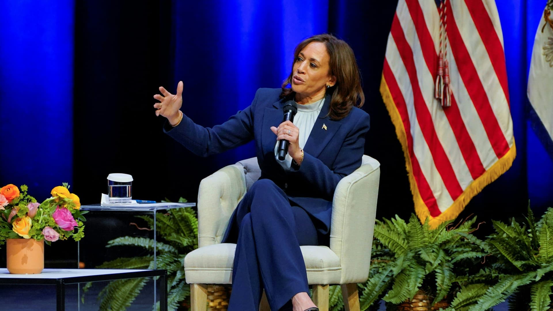Kamala Harris to meet with tech CEOs to discuss A.I.