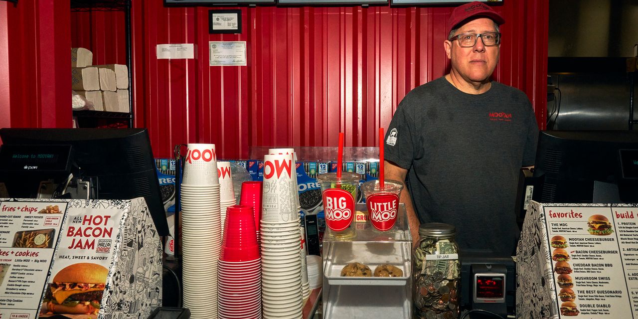 Featured image for "Americans' Economic Pessimism Despite Positive Indicators"