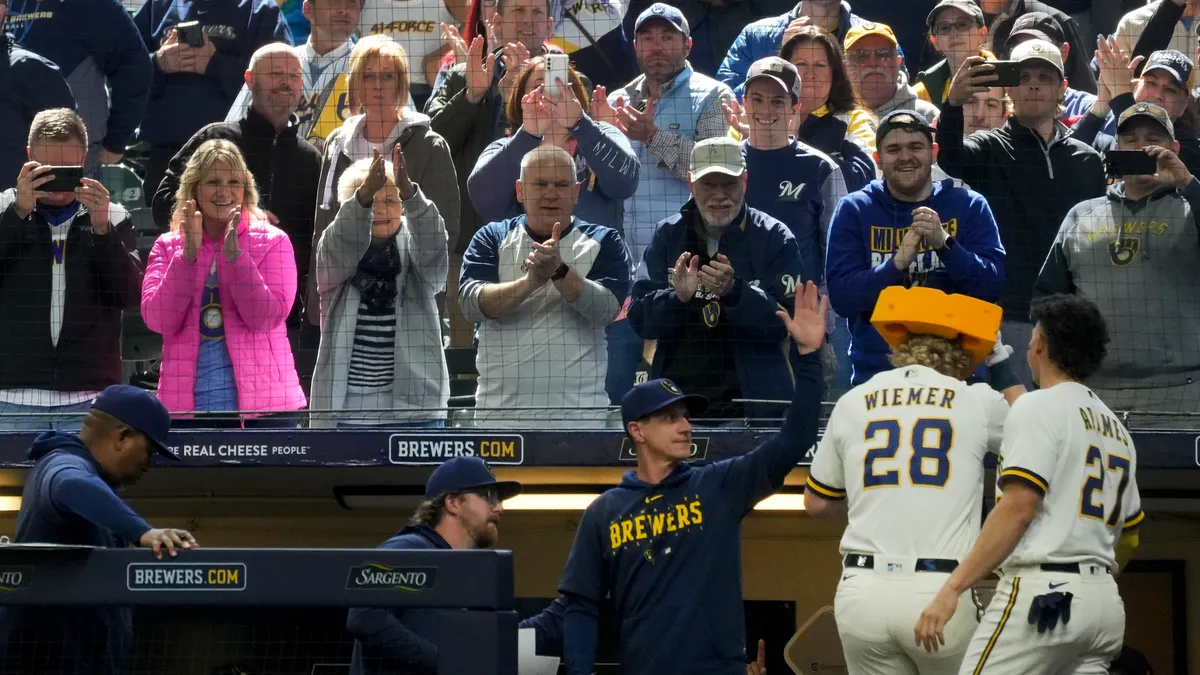 Featured image for Milwaukee Brewers Reinstate 7th Inning Alcohol Sales Policy