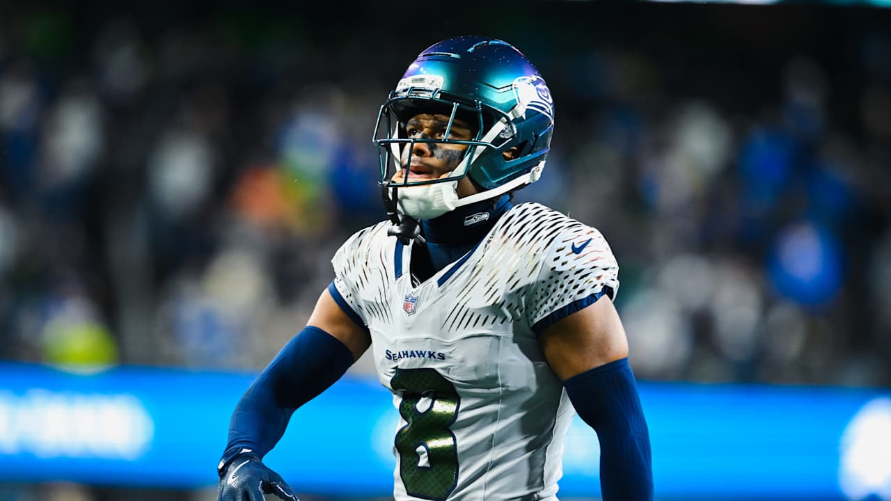 Featured image for Seahawks suffer key injuries in Week 16 win over Rams