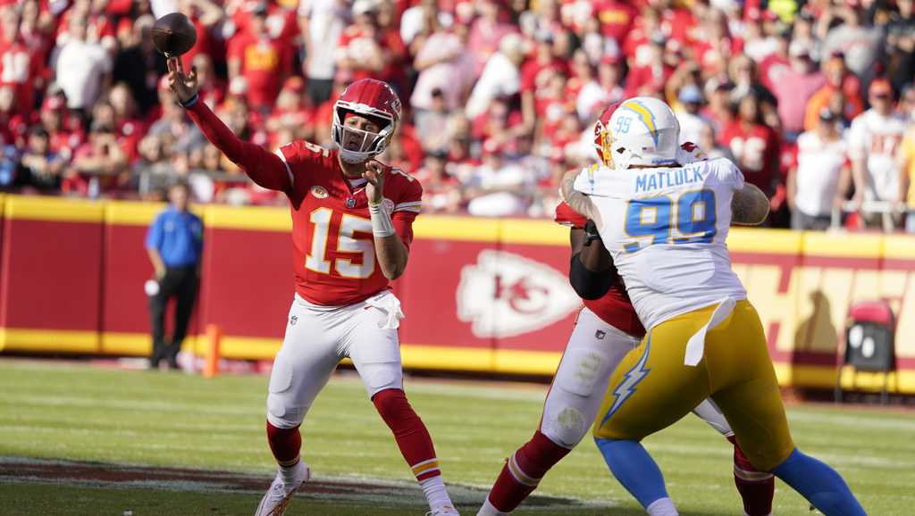 "Chiefs vs. Chargers: Live Updates, How to Watch, Inactives, and Expert Predictions for Week 7"