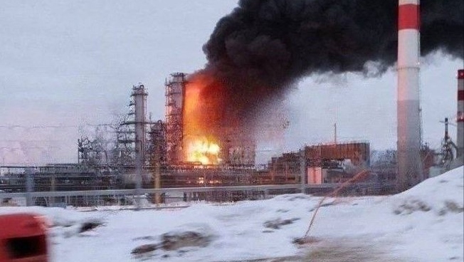 "Ukrainian Drones Disrupt Russian Oil Industry with Precision Strikes"