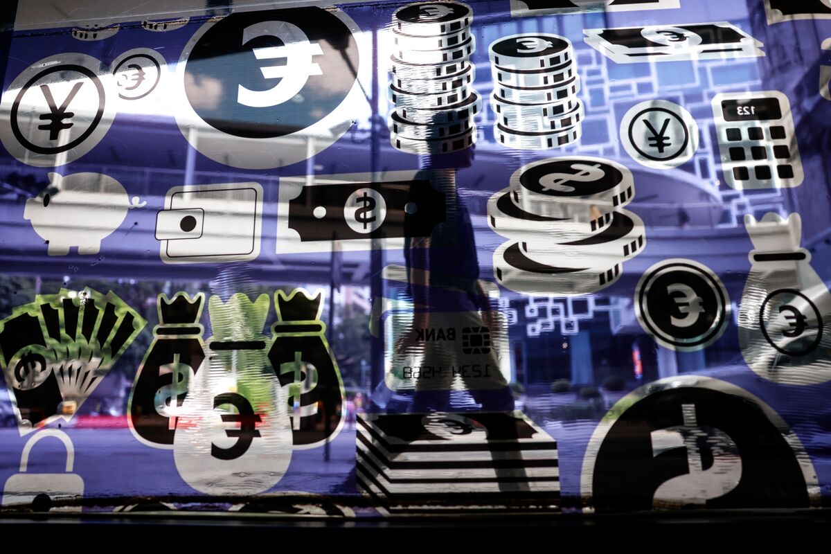 Featured image for Investors Face Challenges as Dollar Short Turns Painful