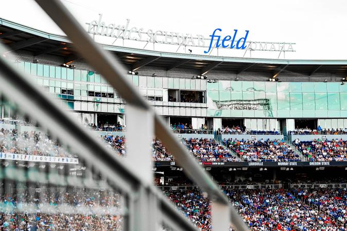 Featured image for Louisville Baseball Prepares for Key Matchup in College World Series