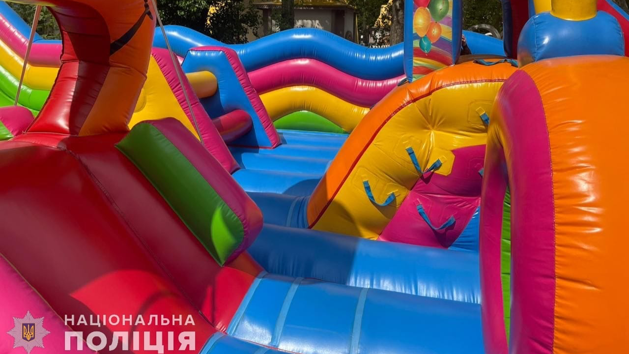 Amusement park tragedy: Child hangs herself while staff distracted by phones.