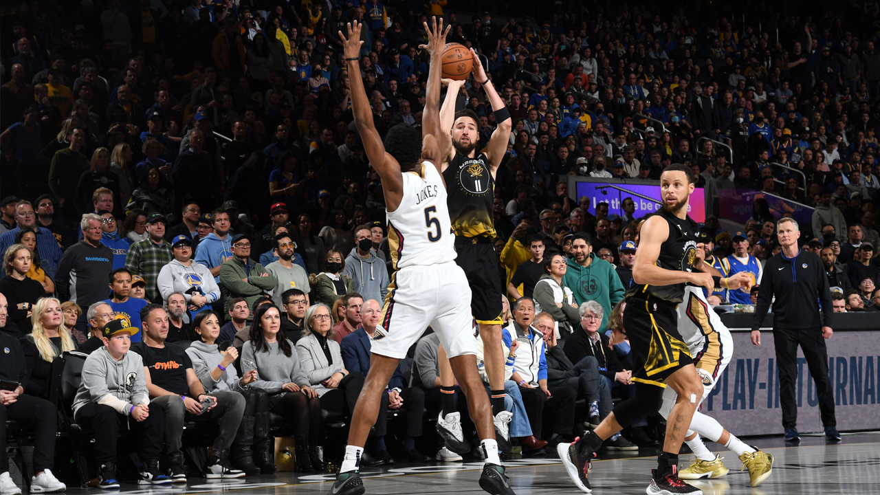 Klay Thompson's Record-Breaking 3-Point Season Impresses Warriors' Curry and Kerr.