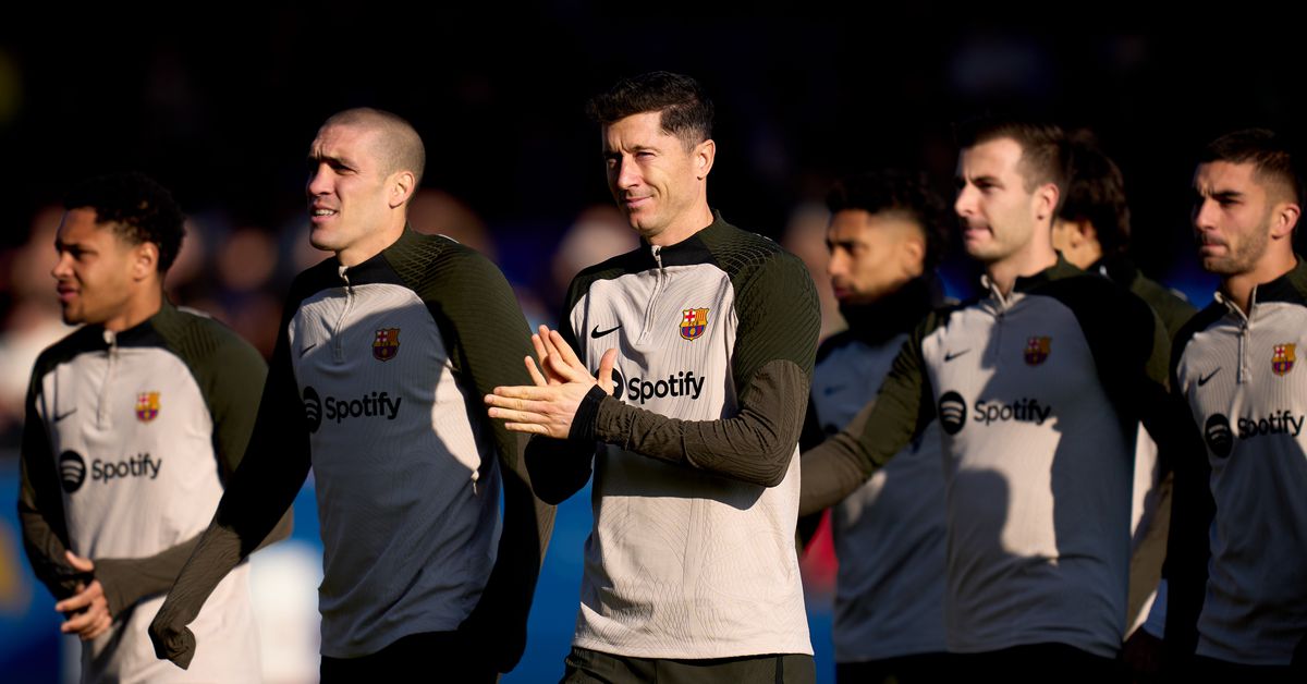 Featured image for "Barcelona Squad Lunch at Lewandowski's as Xavi Resigns Amid Lack of Respect"