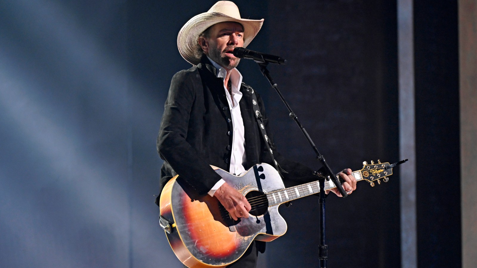 "Tributes Pour in for Toby Keith as Country Music Mourns Loss"