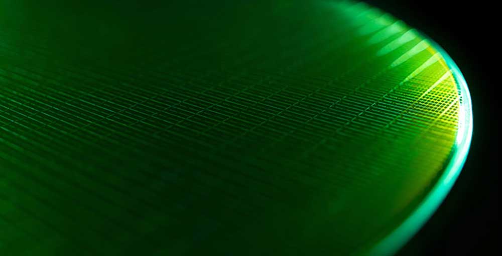 Micron Stock Surges on Upgraded Outlook Amid AI-Driven Demand