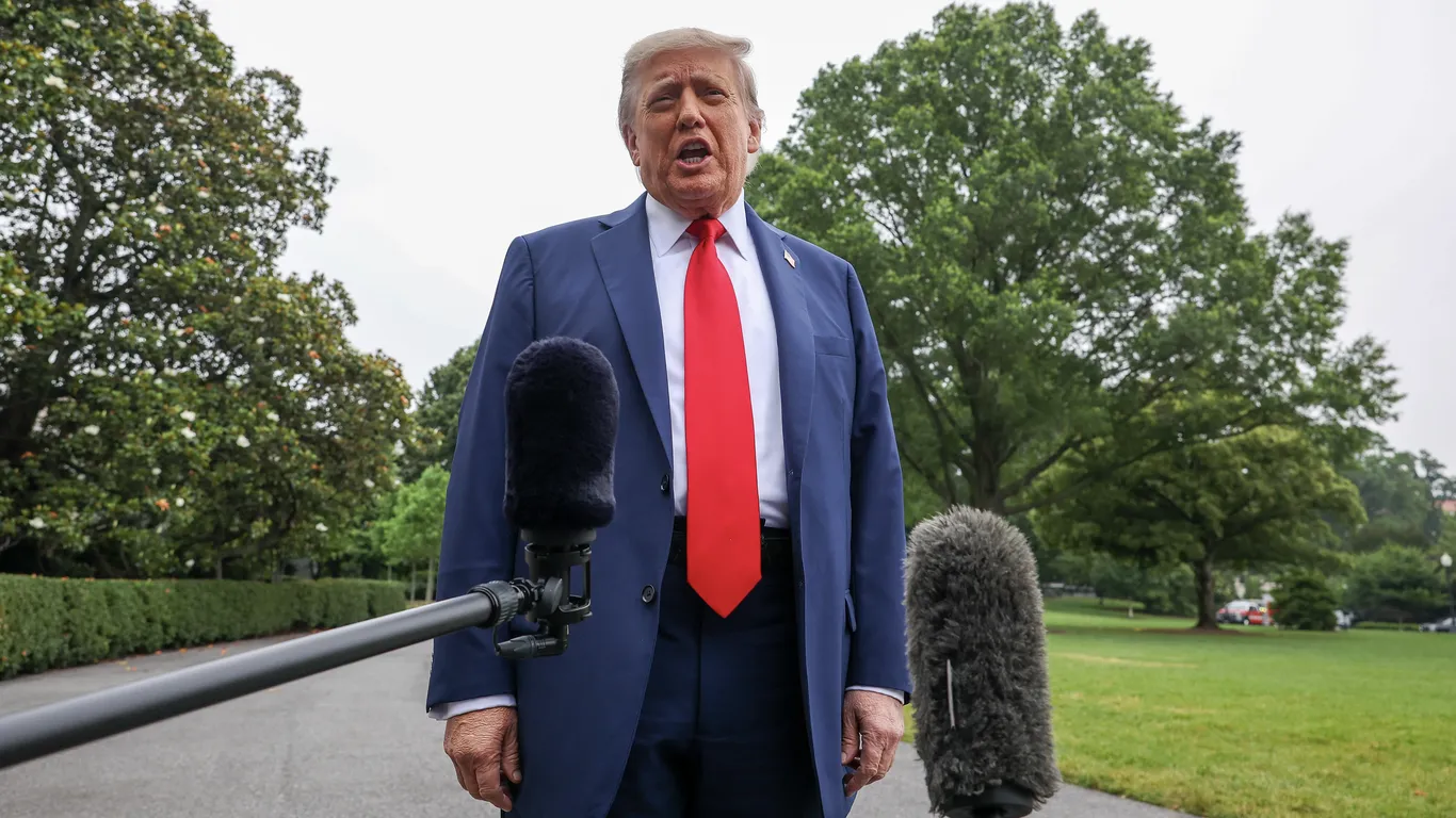Trump Orders ICE to Expand Deportations in Democratic-Run Cities