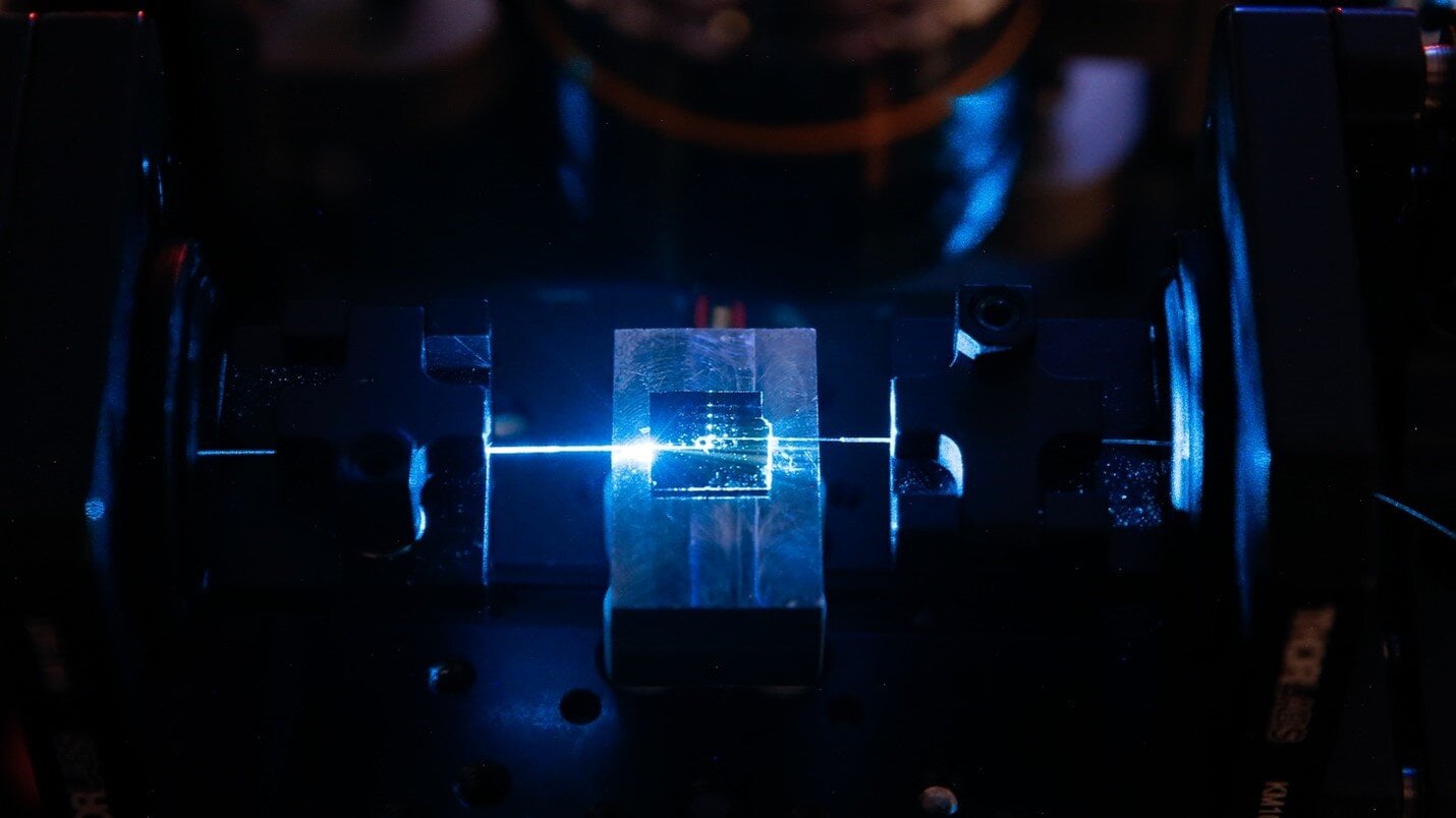 "Breakthrough: Chip-based Optical Resonators Achieve Unprecedented UV Loss Reduction"