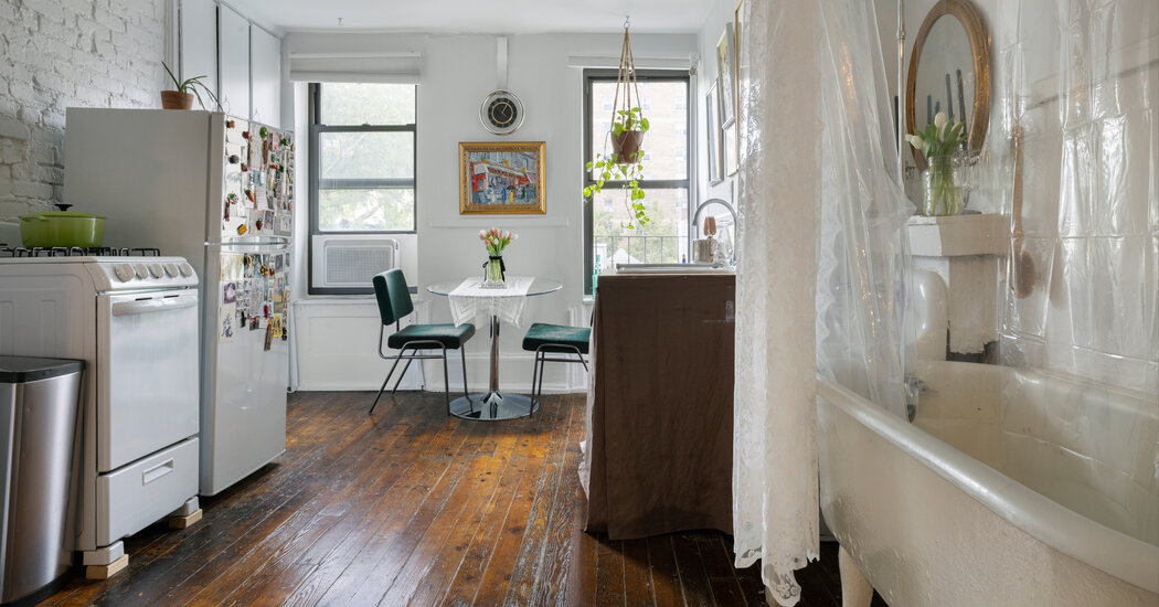 Featured image for Unconventional Living: New Yorkers Embrace Bathtubs in the Kitchen