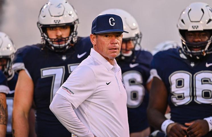 "Tennessee's Football Prospects Against UConn and Uniform Dilemmas"