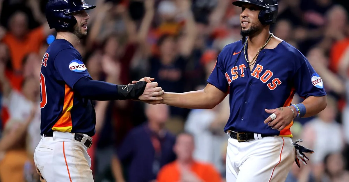 Astros narrowly defeat Nationals 5-4 despite mistakes.