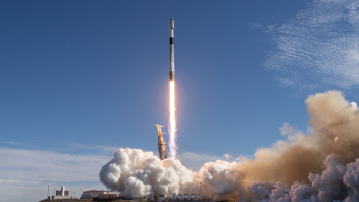 Featured image for SpaceX to Launch Spy and Starlink Satellites from California