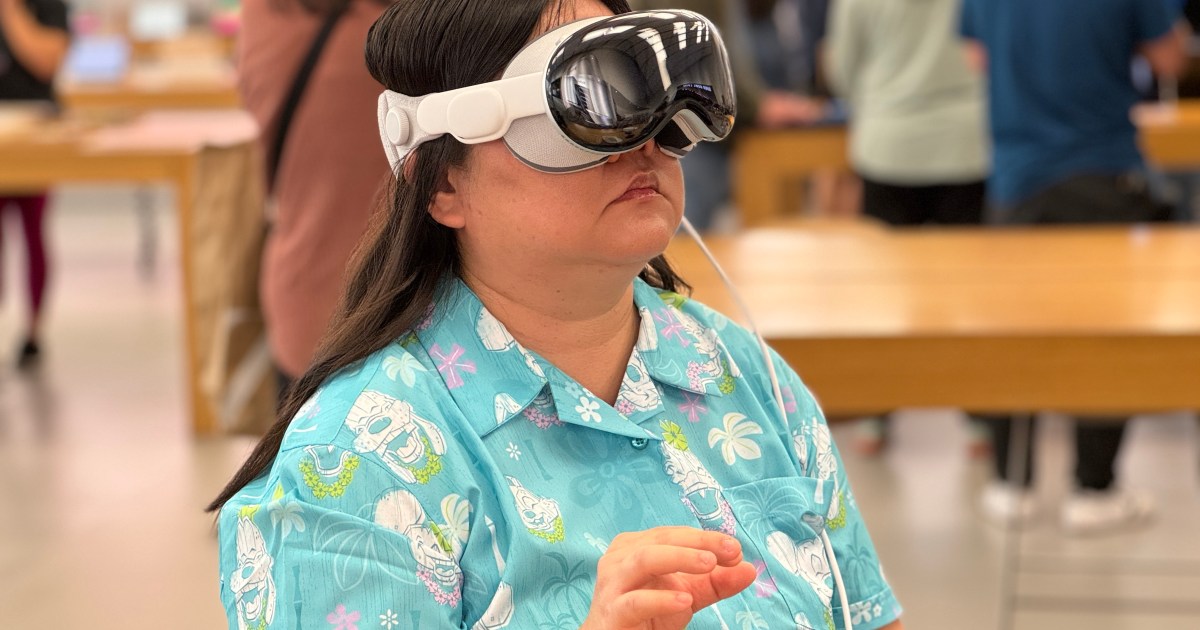 "Apple Vision Pro: Mixed Reviews and Stock Speculation"