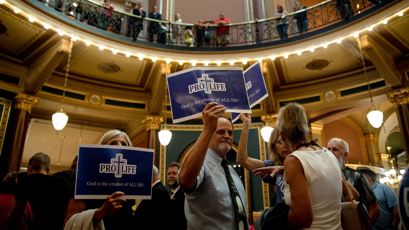 GOP Candidates Compete for Evangelical Support at Family Leader Summit in Des Moines