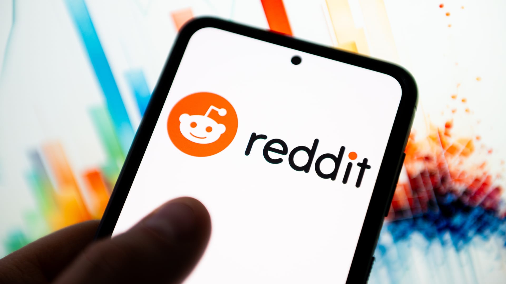 "FTC Investigates Reddit's AI Data Practices Ahead of IPO"