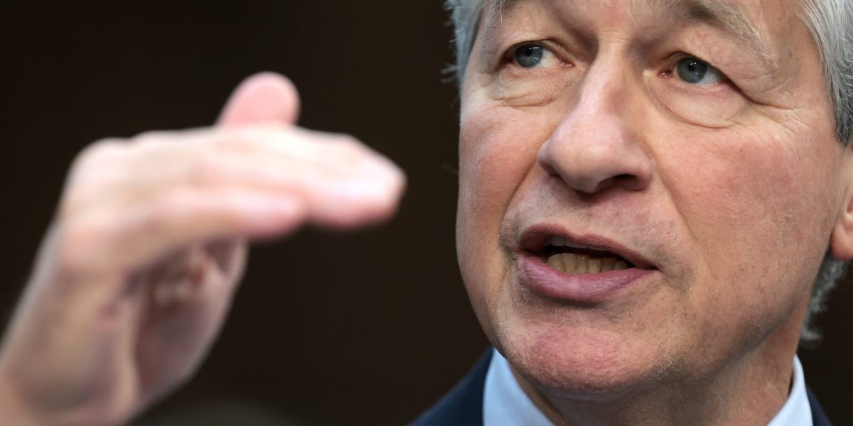 "Jamie Dimon's Insights on Real Estate and Navigating Stagflation Amidst Global Financial Crisis"