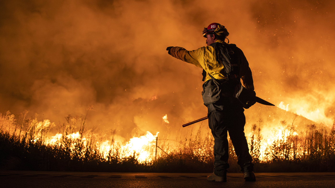 Featured image for "Trump's Pardon Pledge for Jan. 6 Rioters Stirs Political Controversy and Extremism Concerns"