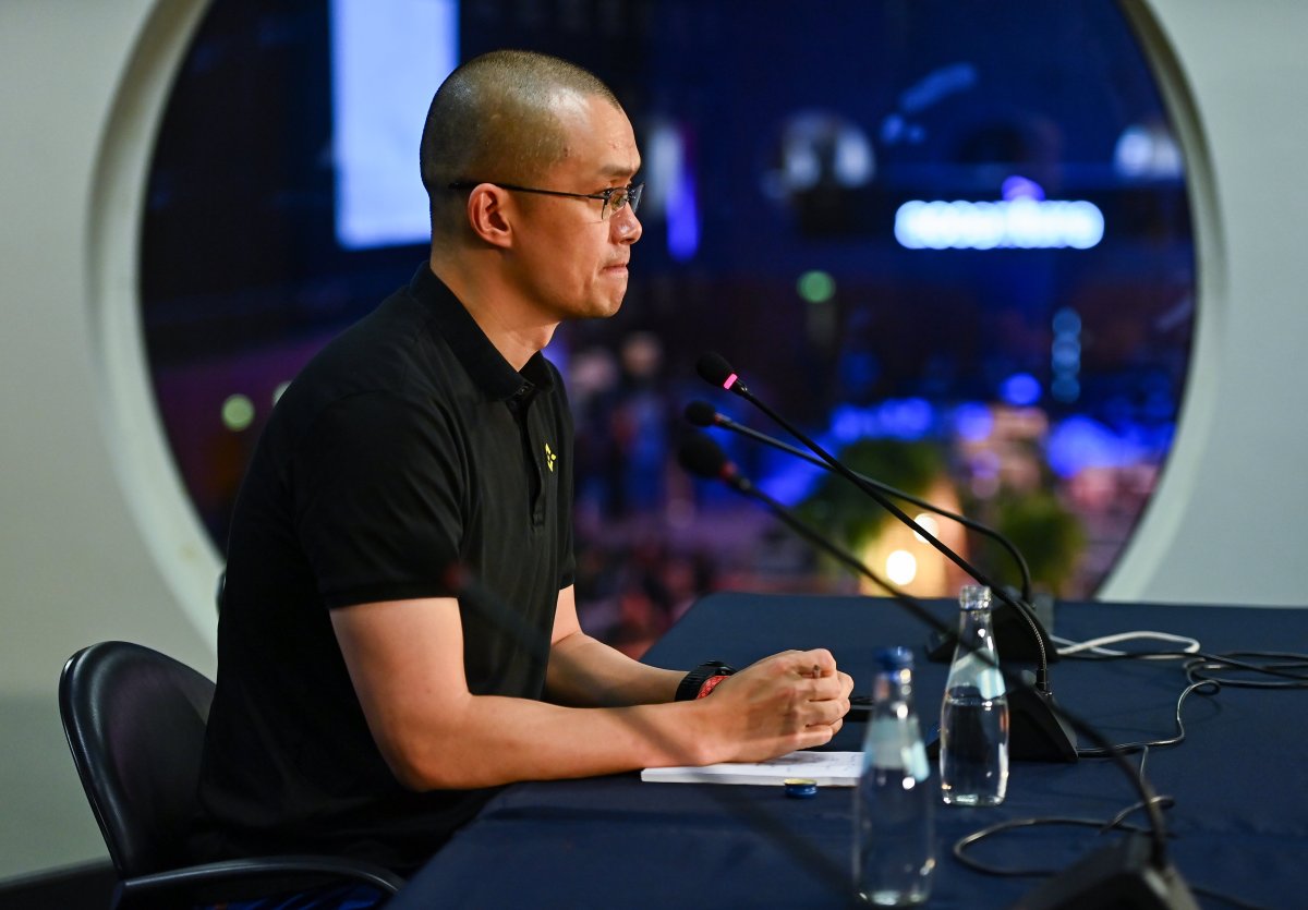 Featured image for Binance suspends trading and withdrawals due to technical issues.