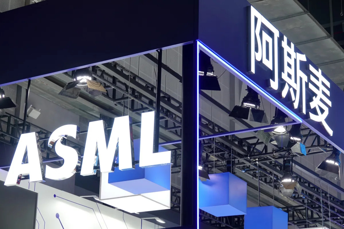 ASML Faces Uncertainty Amid US Export Curbs Despite AI-Driven Order Surge
