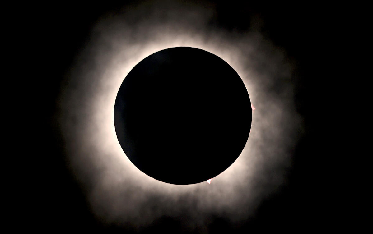 "Stunning Solar Eclipse Photography: Exclusive Images and Expert Insights"