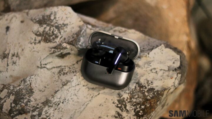 Featured image for Samsung Unveils Galaxy Buds 3 Pro Amid AirPods Copycat Controversy