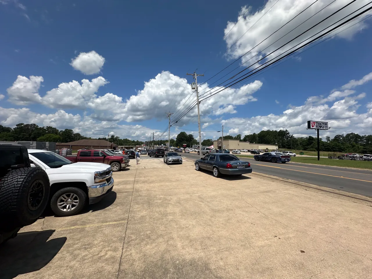 Featured image for Arkansas Grocery Store Shooting: 2 Dead, Multiple Injured