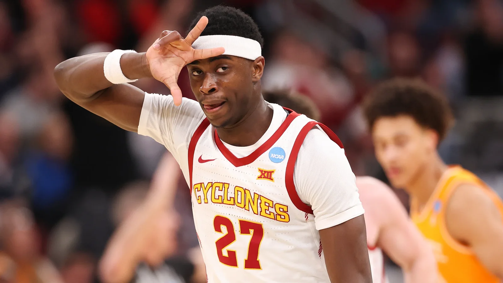 Tennessee uses rebounding edge to pressure Iowa State in Sweet 16 clash