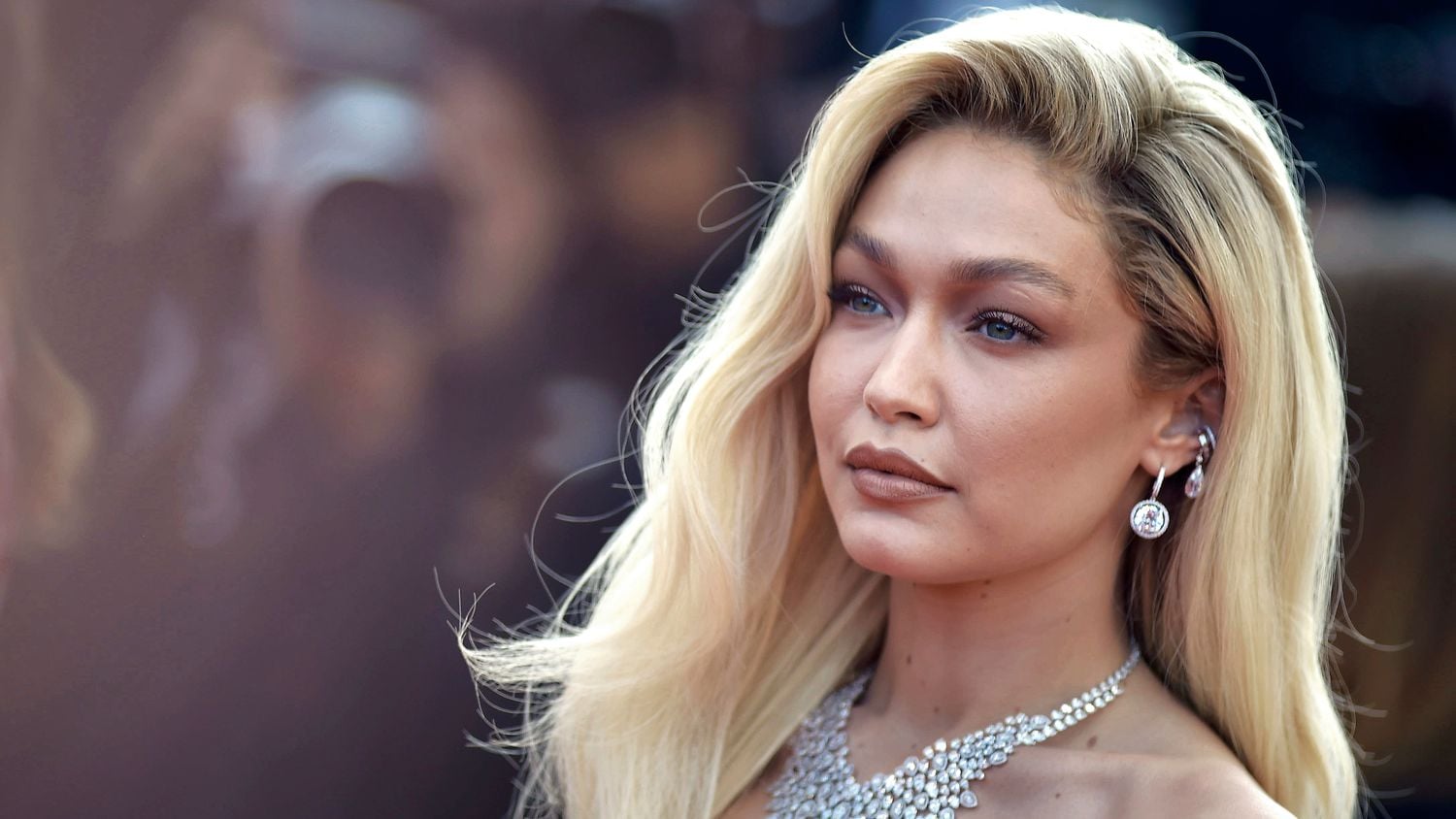 Featured image for "Gigi Hadid's Stunning New Short Bob Transformation"