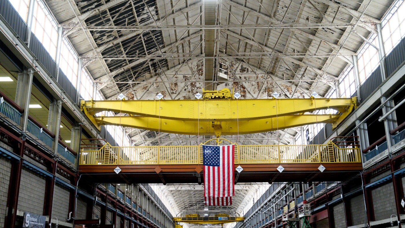 Reviving Manufacturing: Can the Heartland Compete with Superstar Cities?