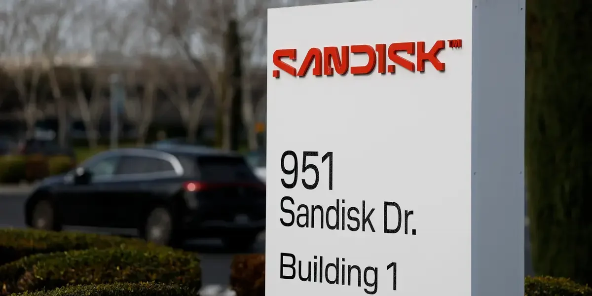 AI Memory Boom Lifts Chip Stocks Amid U.S. Shortage Outlook