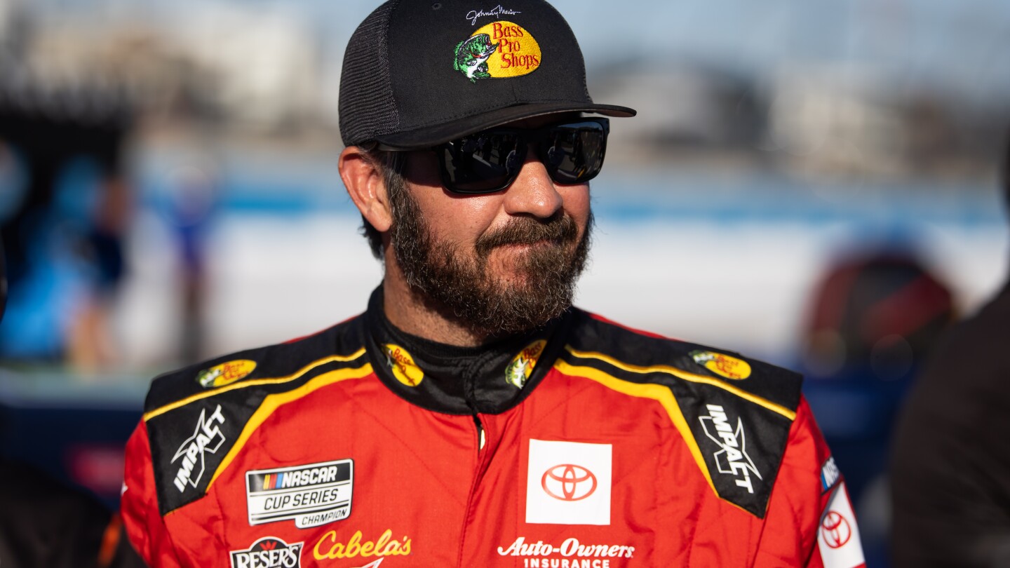 Featured image for Truex Jr. Secures Pole for 2024 NASCAR Phoenix Cup Championship