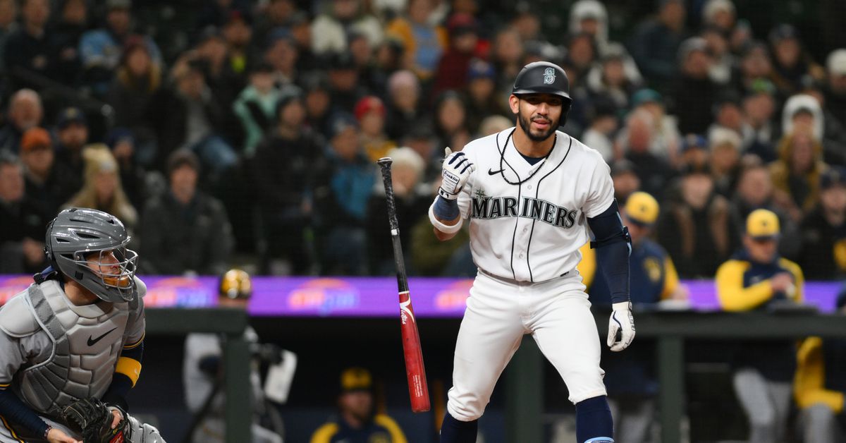 Mariners fall to Brewers in extra innings despite strong bullpen performance.