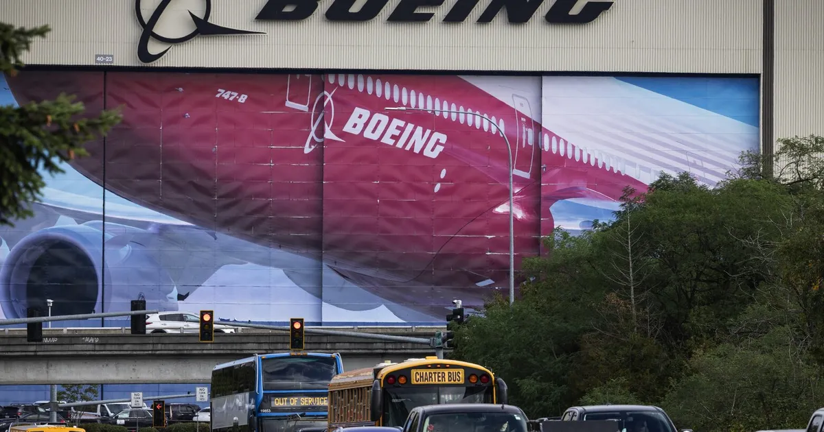Featured image for Boeing Begins Issuing Layoff Notices Amid 10% Workforce Reduction
