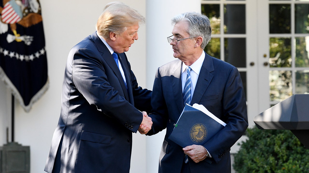 Trump Pledges to Retain Fed Chair Powell if Re-elected