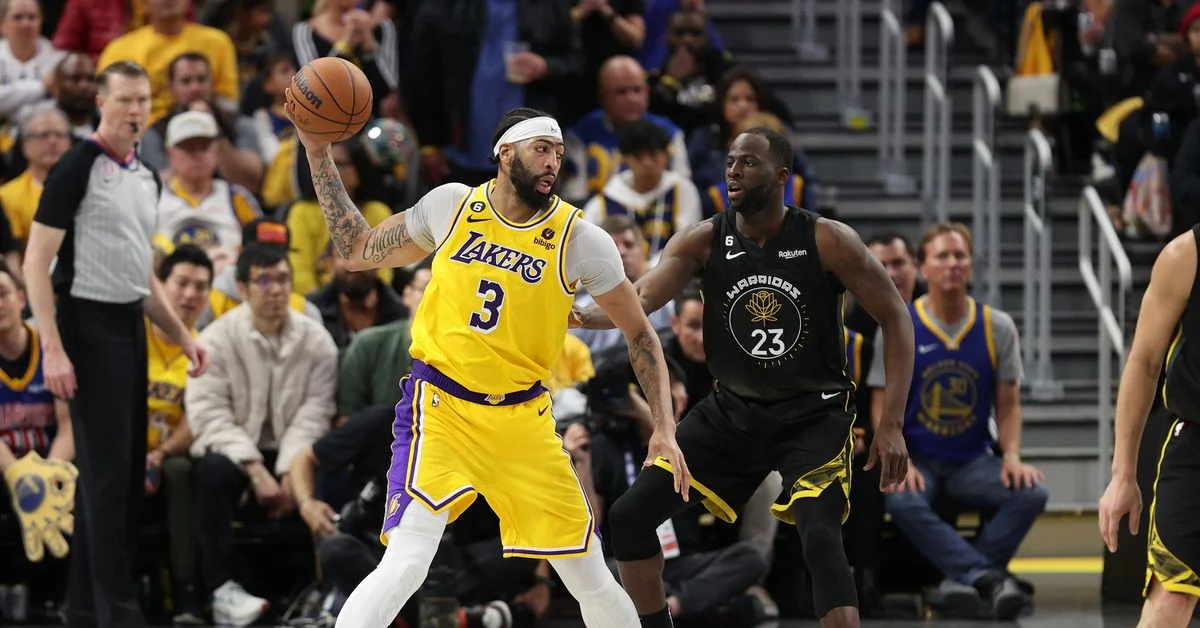Anthony Davis leads Lakers to victory over Warriors with load management strategy.