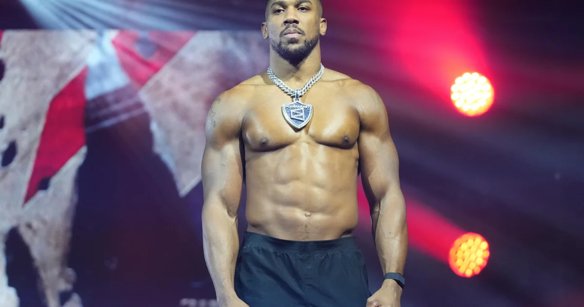 Featured image for Anthony Joshua Returns to Britain After Nigeria Car Crash That Killed Two Friends