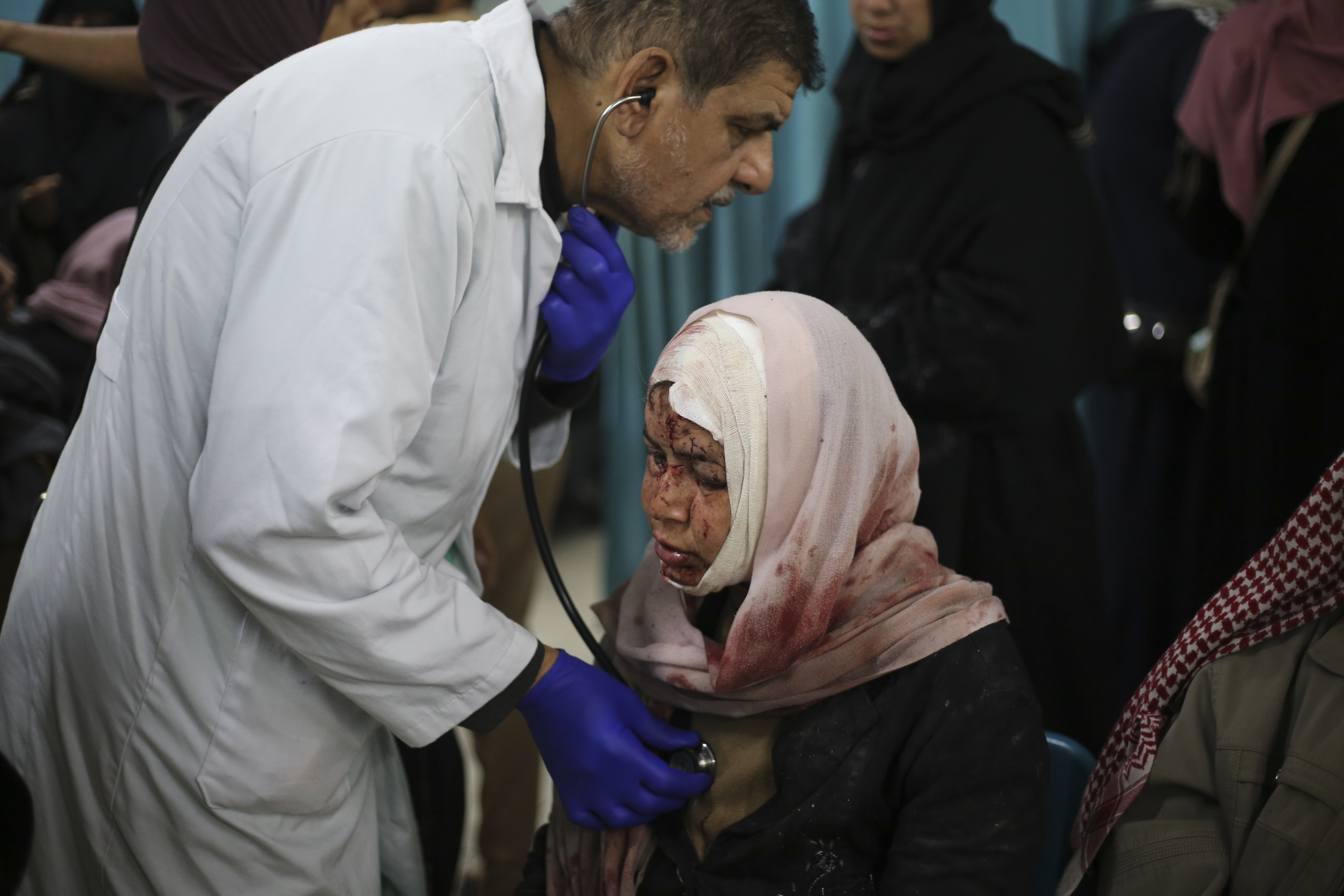"Israeli Strikes in Rafah Prompt International Warnings and Palestinian Preparations"