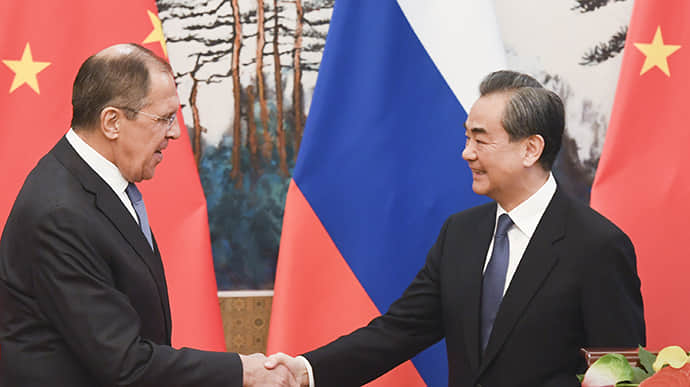 Chinese Foreign Minister Wang Yi Visits Russia for Security Talks Amidst US-Ukraine Consultations