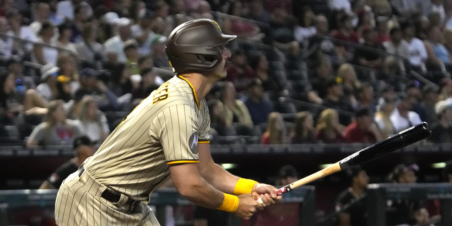 Featured image for Matt Carpenter's 5 RBIs lead Padres to victory over Diamondbacks.