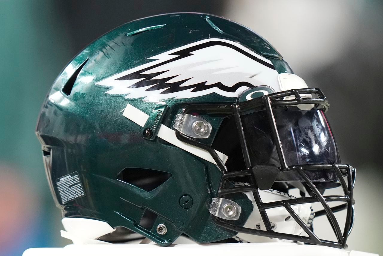 "Former Eagles Head Coach Emerges as Top Defensive Coordinator Candidate"