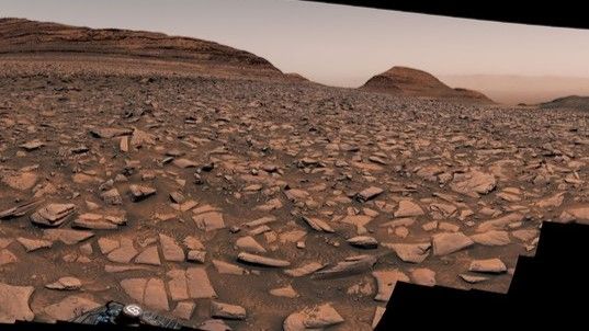 Curiosity Rover Explores Mysterious Sulfur Stones on Mars