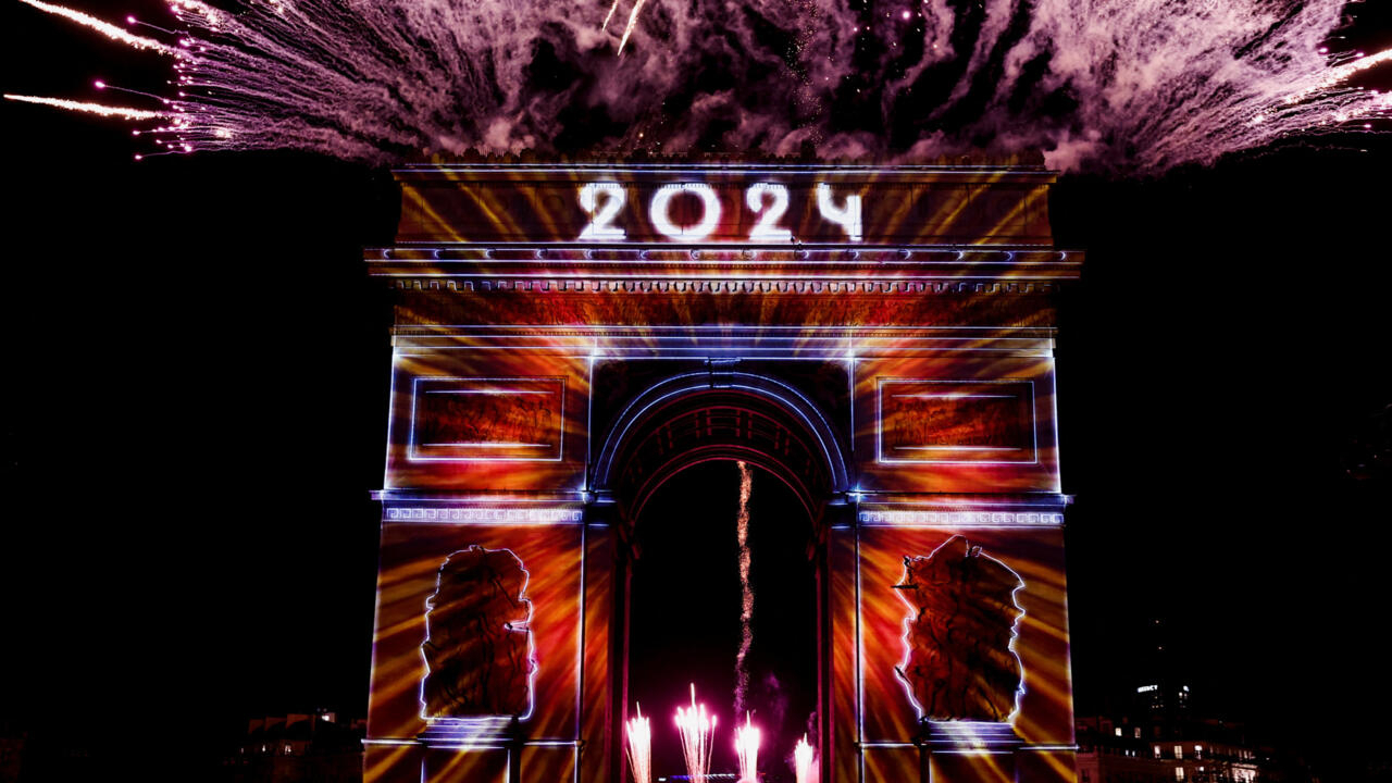 Featured image for "2024 Welcomed with Global Fireworks and Heartfelt Wishes Captured in Photos"